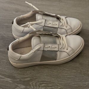 bernie mev. White Sneakers